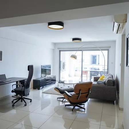 アパート Chapo ニコシア